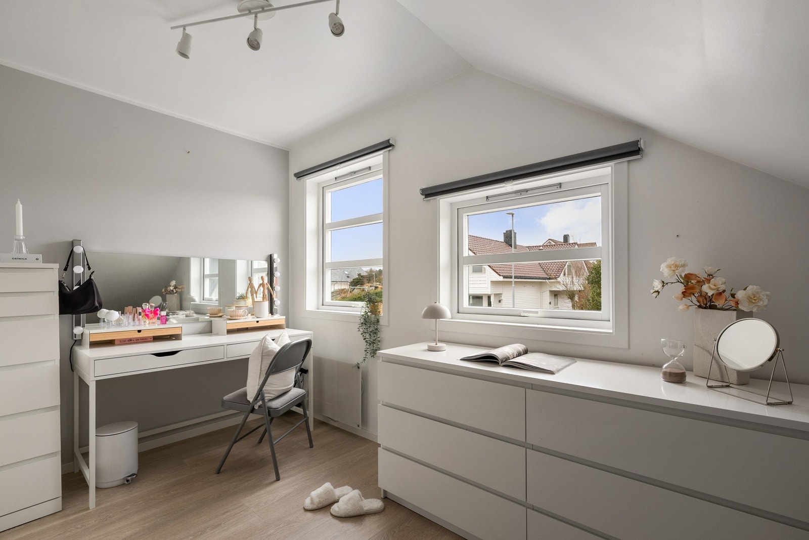 Gode vinduer slipper inn rikelig med naturlig lys. Galleribilde