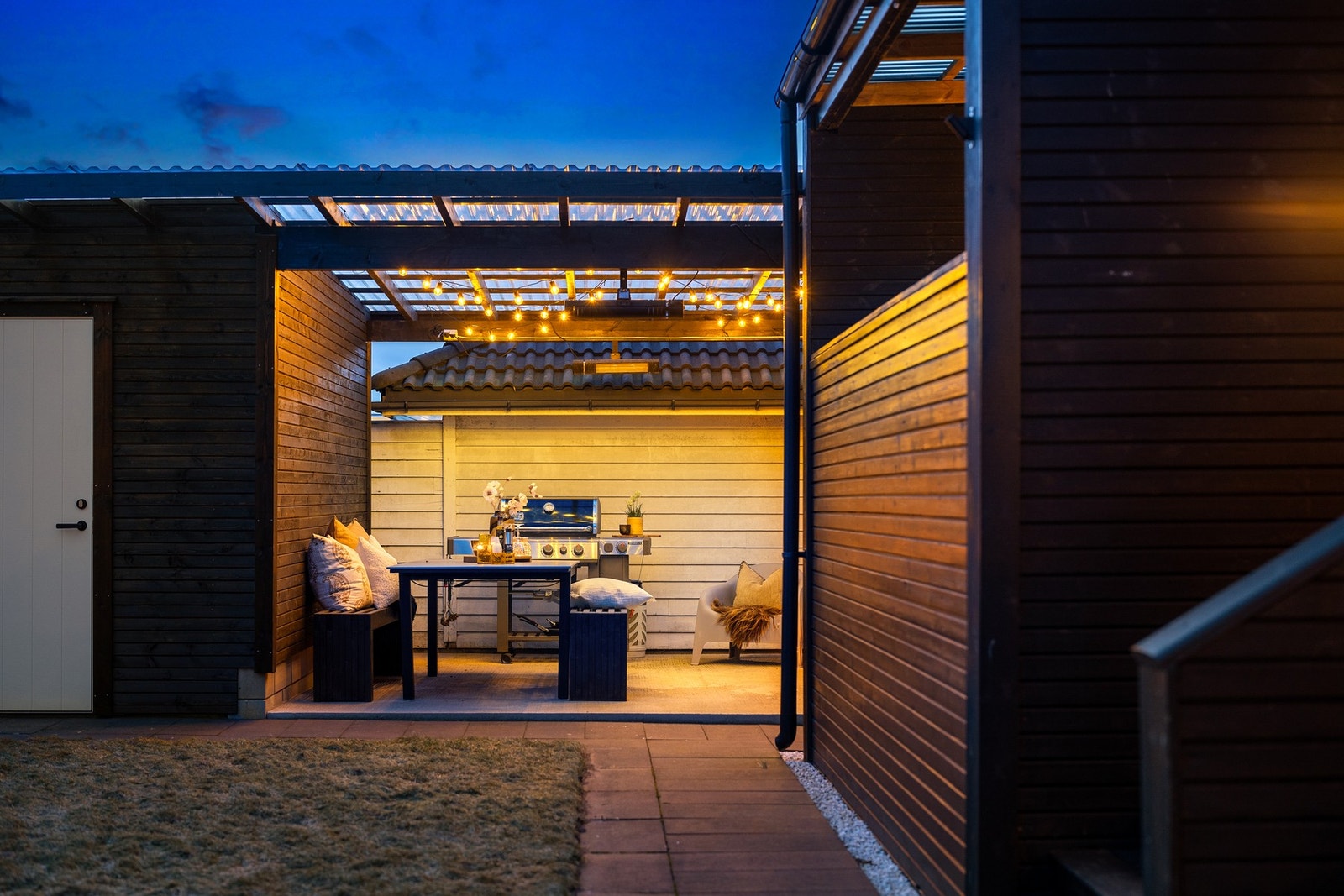 Her får man en sjelden kombinasjon av solrike terrasser, lune soner og sosiale samlingspunkter! Galleribilde