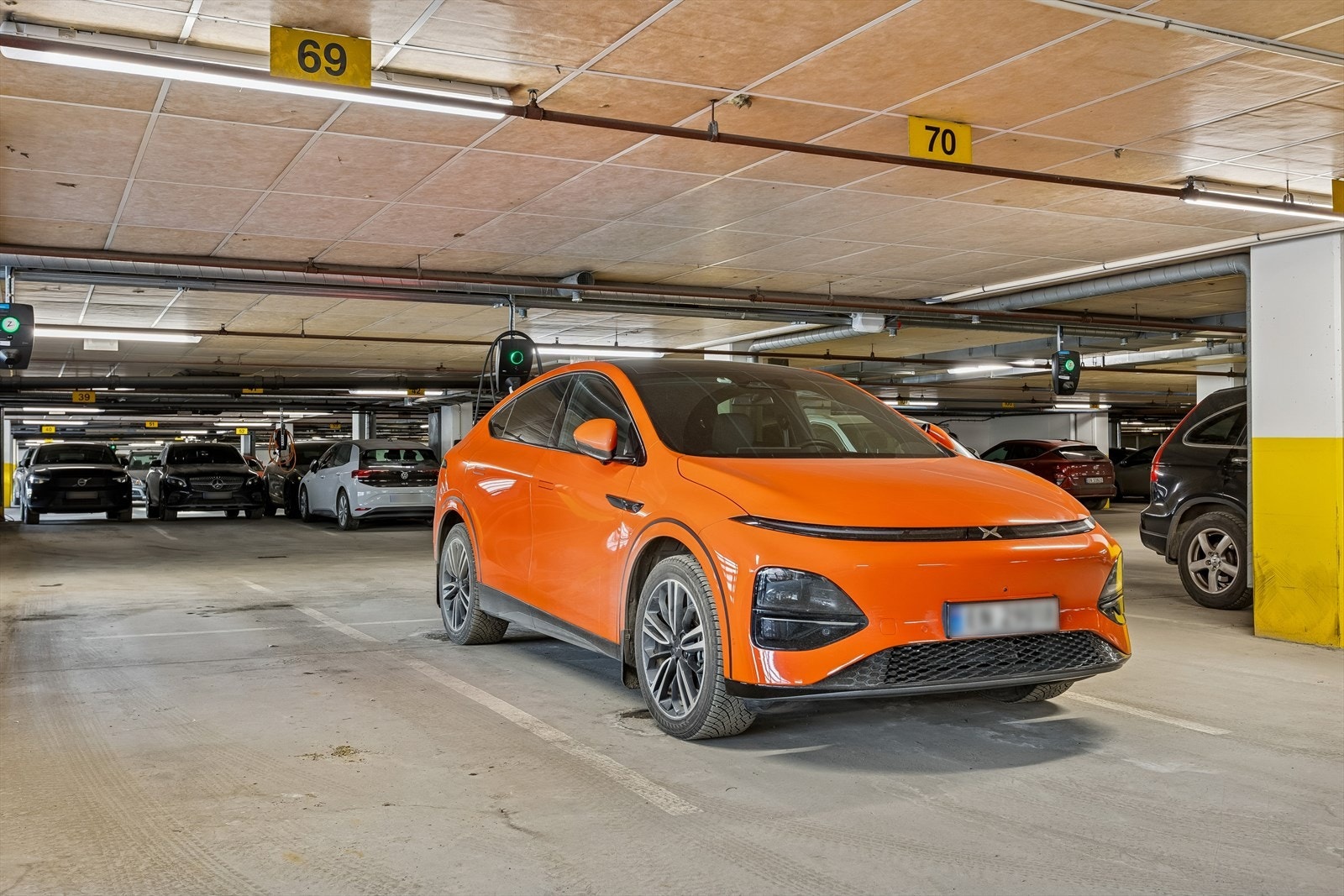 Parkeringsplass i p-kjeller følger med leiligheten. Galleribilde