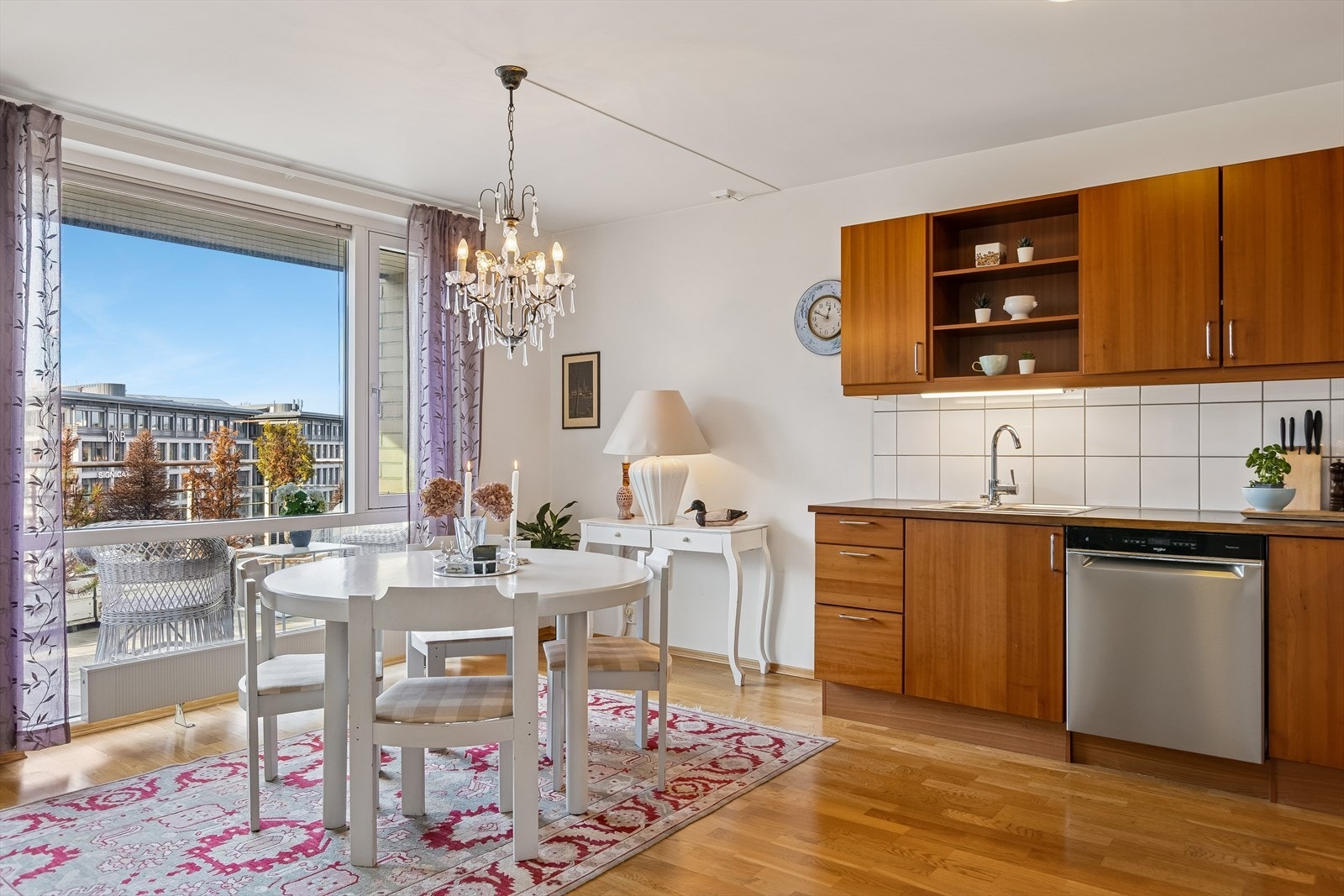 Kjøkkenet holder god standard og har fått tilstandsgrad 1 av takstmann. Galleribilde