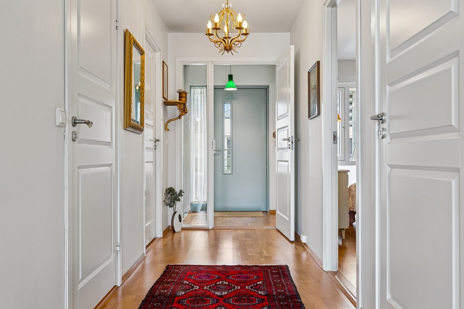 Leiligheten disponerer én bod i byggets 2. etasje for praktisk oppbevaring. Galleribilde