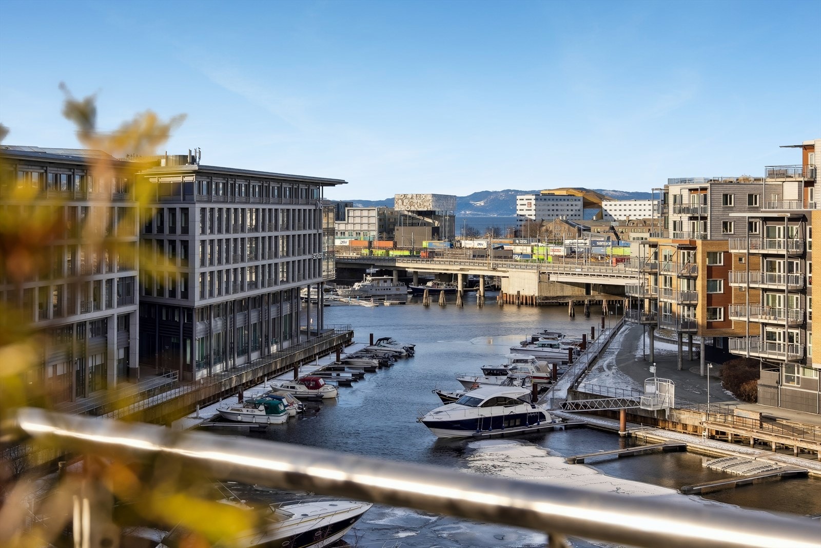 Fra balkongen har man utsikt over Rosenborgbassenget og mot den sjarmerende Trondheimsfjorden. Galleribilde