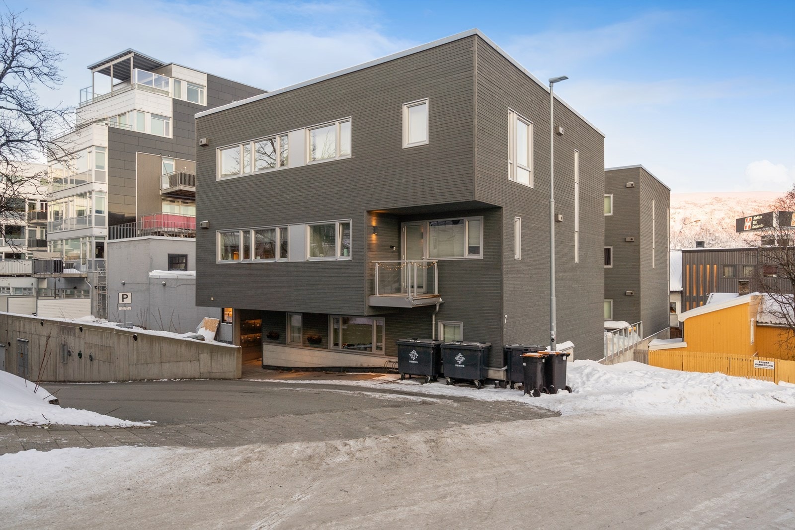 Verftsgata 7 har en svært sentral beliggenhet i sentrum nord, med kort gangavstand til bykjernen. Galleribilde