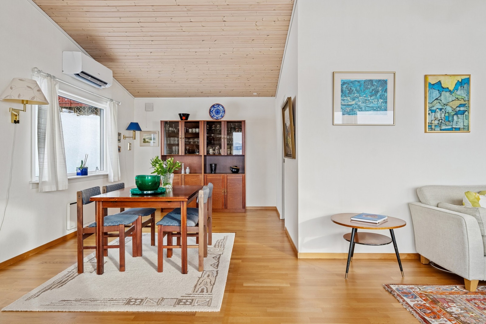 Stue og spisestue. Galleribilde