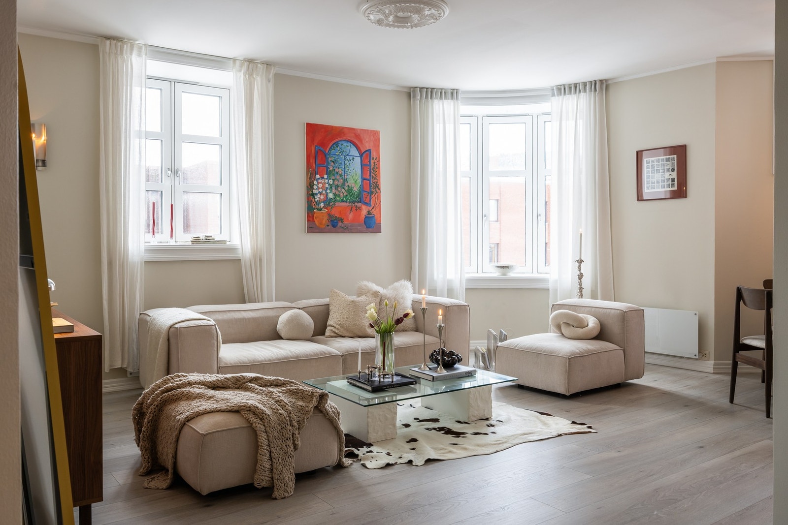 Nydelig 2-roms selveier i 2. etasje i en oppgradert og klassisk bygård sentralt ved Hospitalsløkkan. Galleribilde