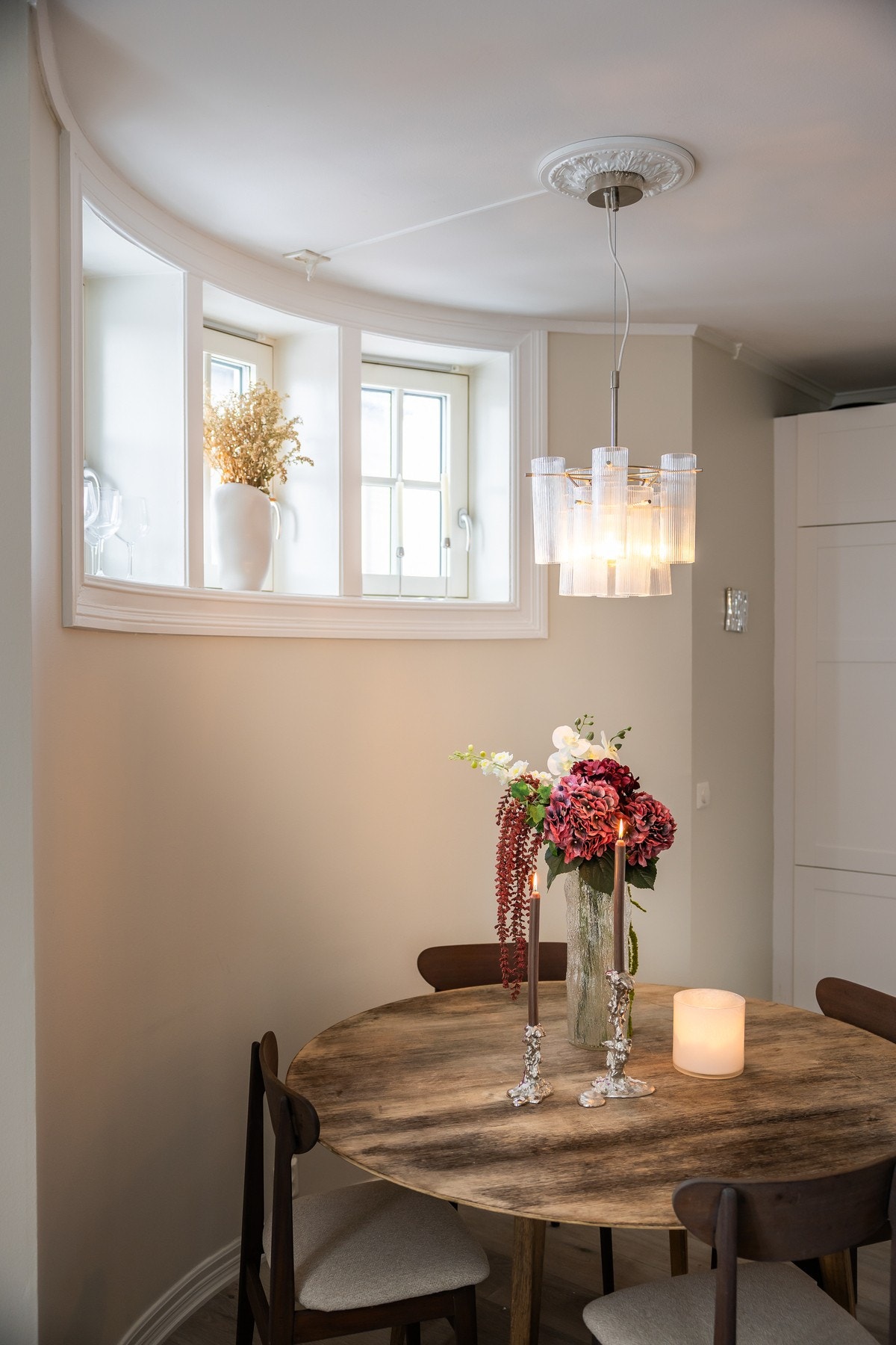 Sjarmerende med bygårdspreget fra en velbevart og godt oppgradert bygård. Galleribilde