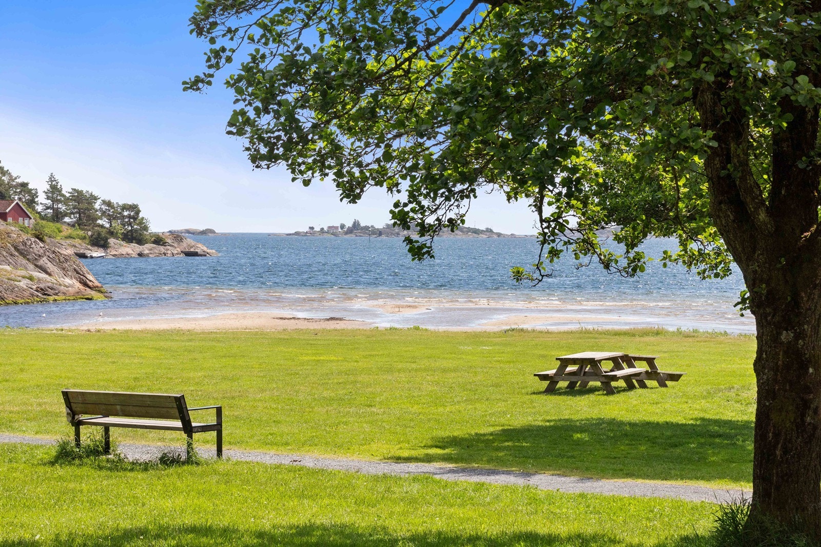 Beliggende ved stranda og friområde på Groos. Galleribilde