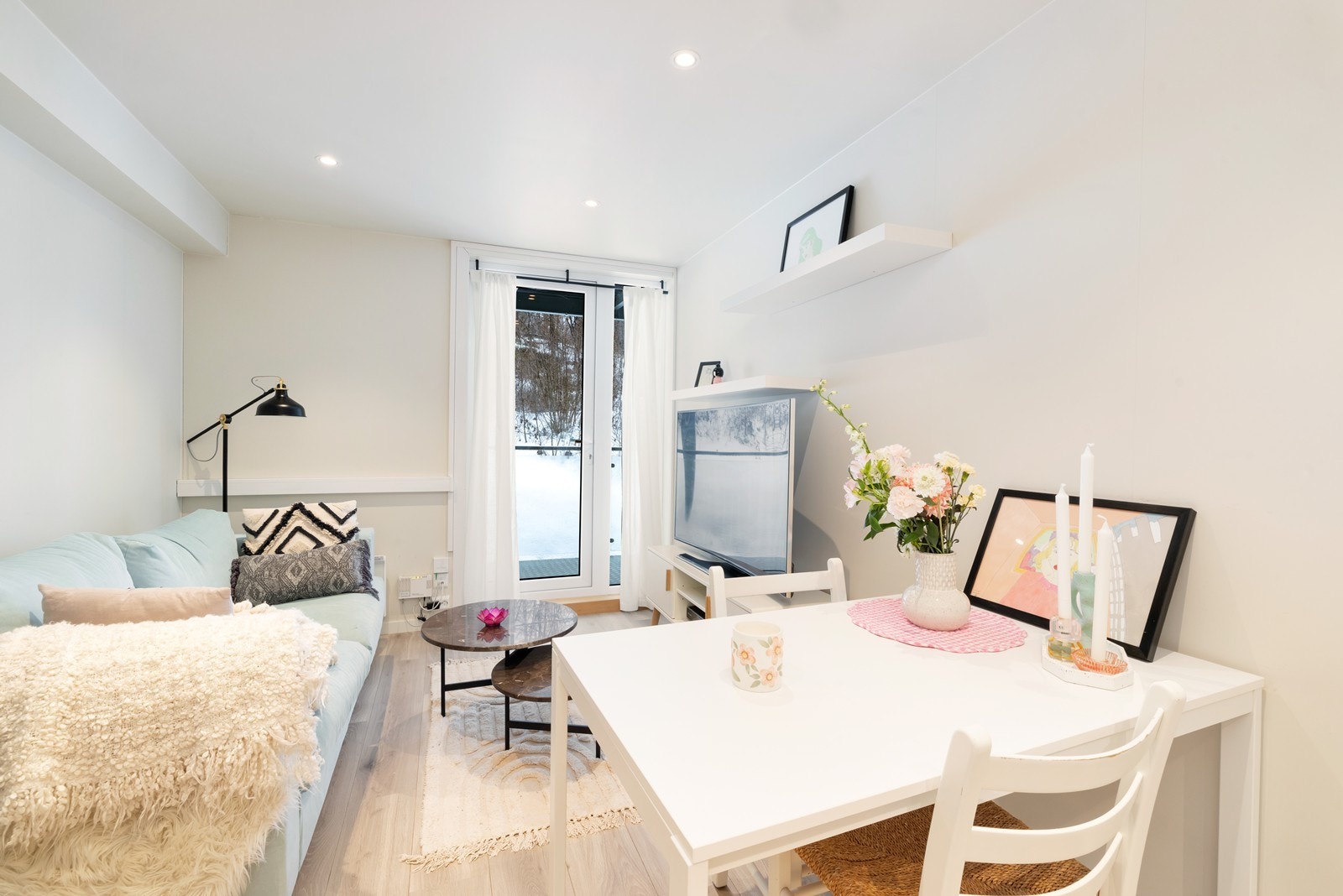 Utgang til balkong fra stuen. Galleribilde