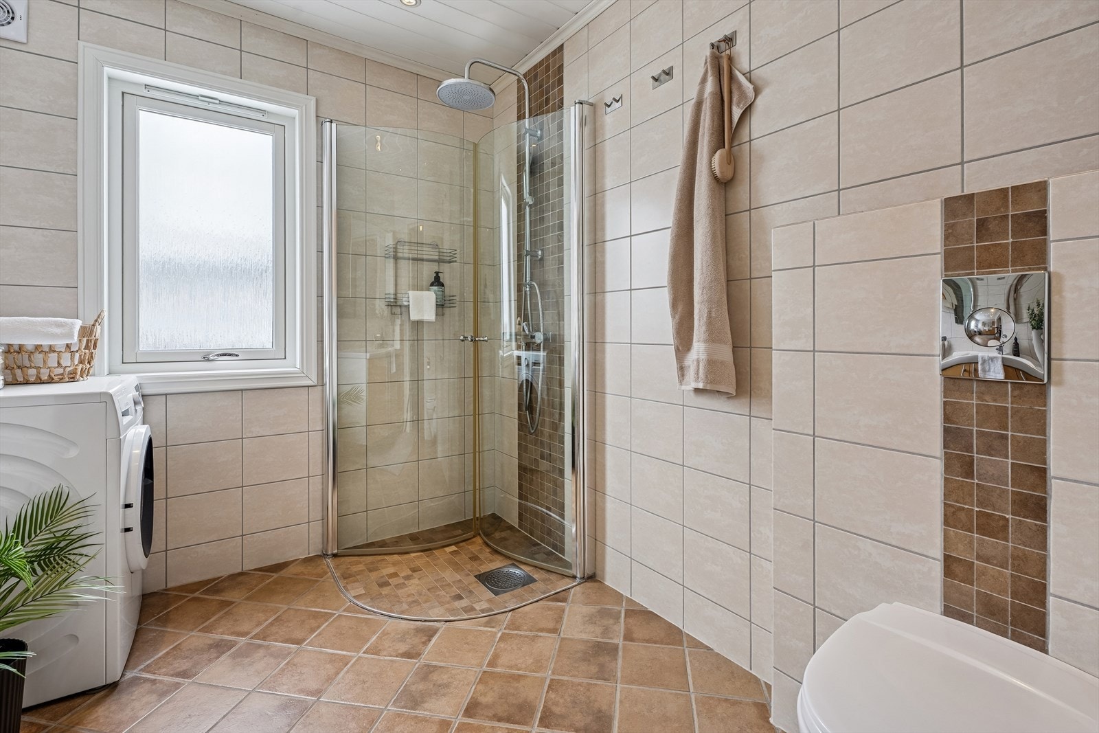 Et romslig og delikat bad. Galleribilde