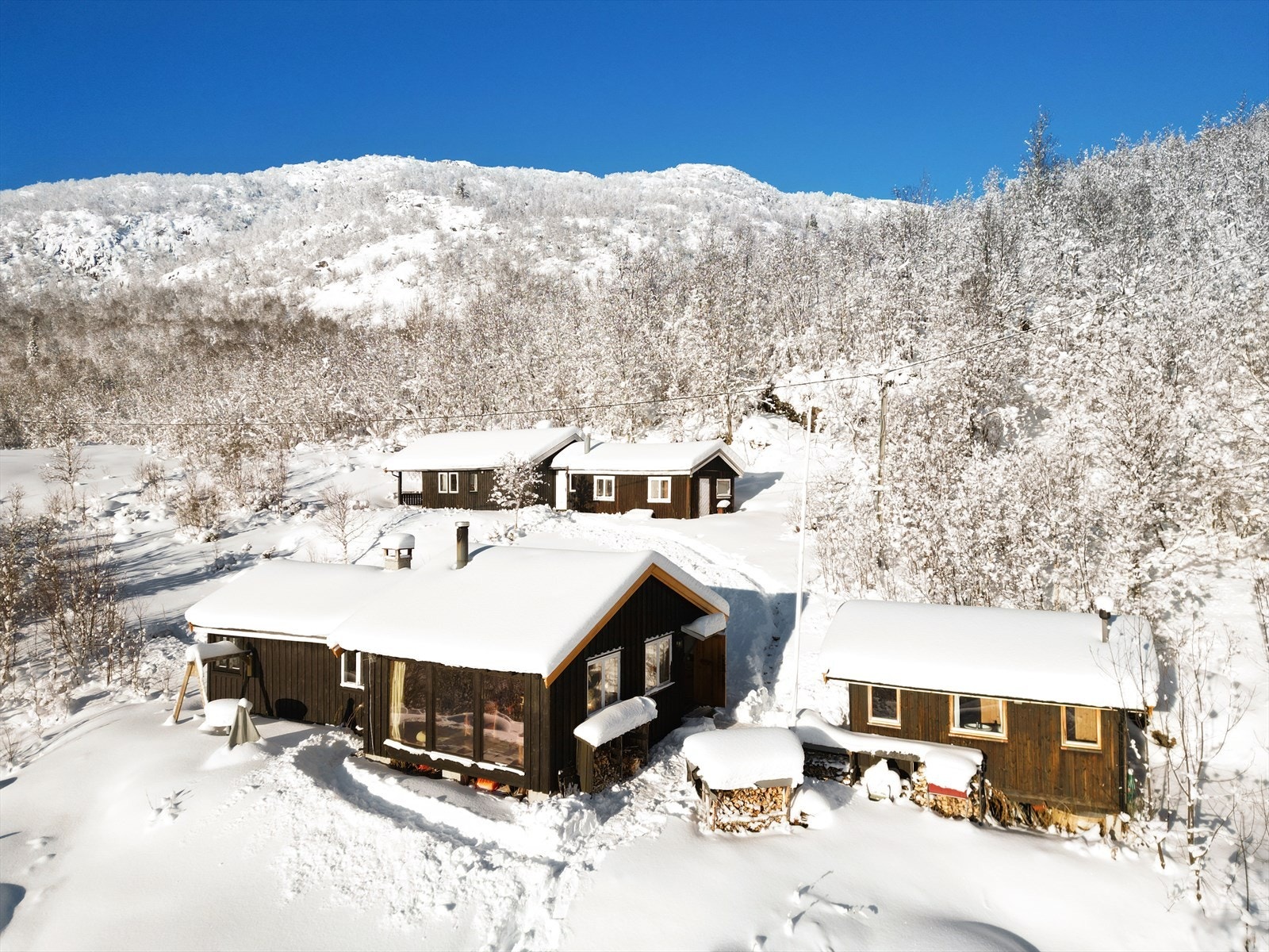 EiendomsMegler1 v/Guro Borsodi Bakka presenterer Møsvannsveien 712 og 714!
Foto: Inbovi Galleribilde