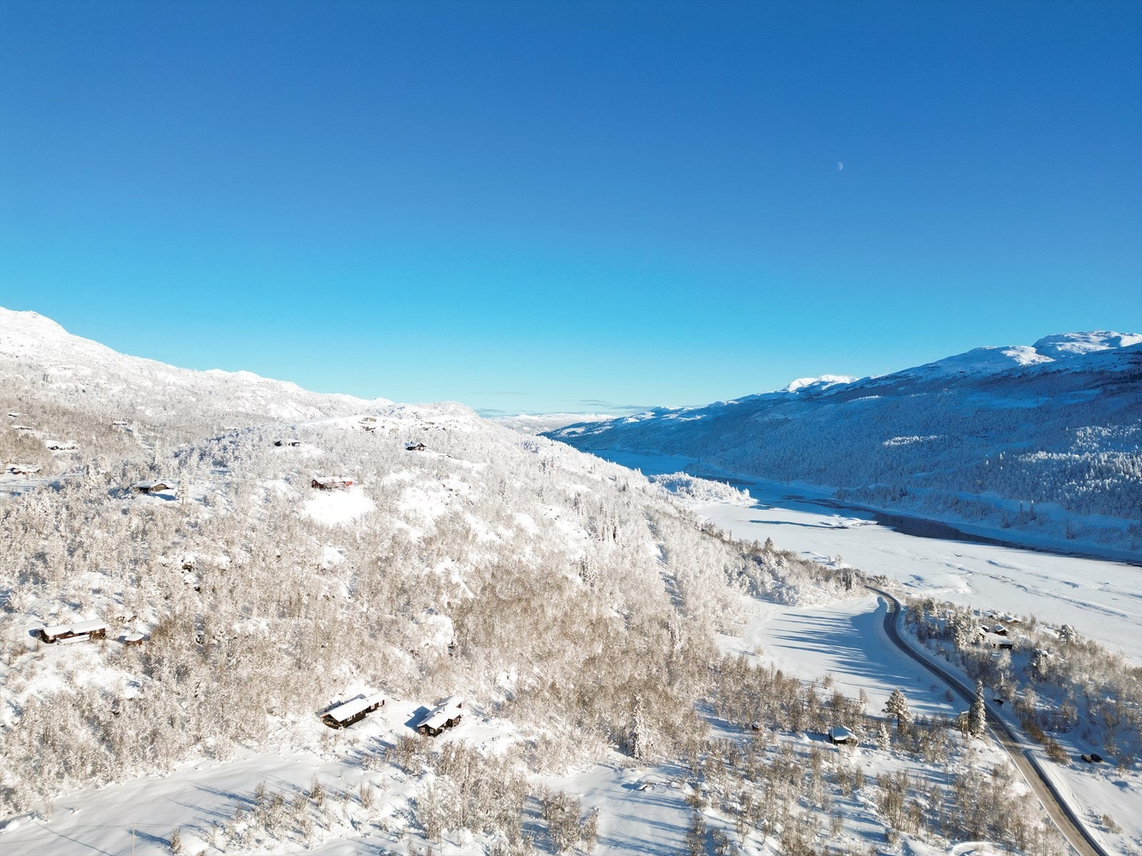 På Møsvann/Skinnarbu området finnes det ca 60 km preparerte langrennsløyper i nydelig høyfjellsterreng. Løypene er godt merket, og området tilbyr noe for enhver smak: Korte rundløyper, og lengre turer langt inn på snaufjellet. Galleribilde