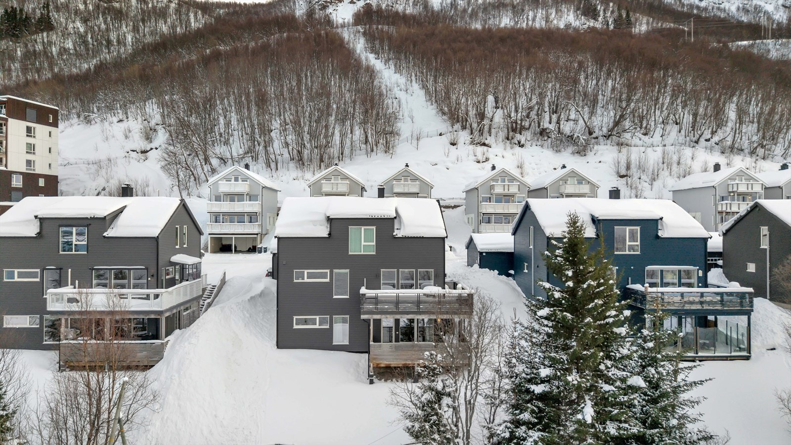 1. etasje som ligger høyt i terrenget! Galleribilde