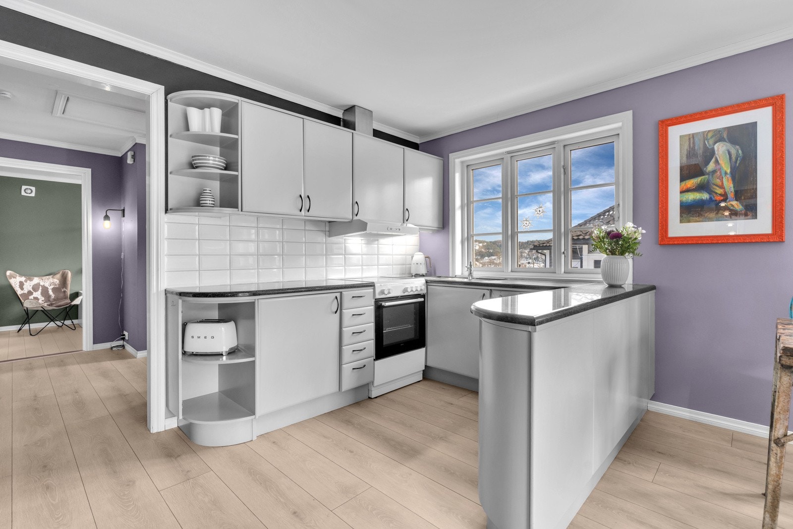 Fra gangen er det videre adkomst til kjøkken/stue. Galleribilde