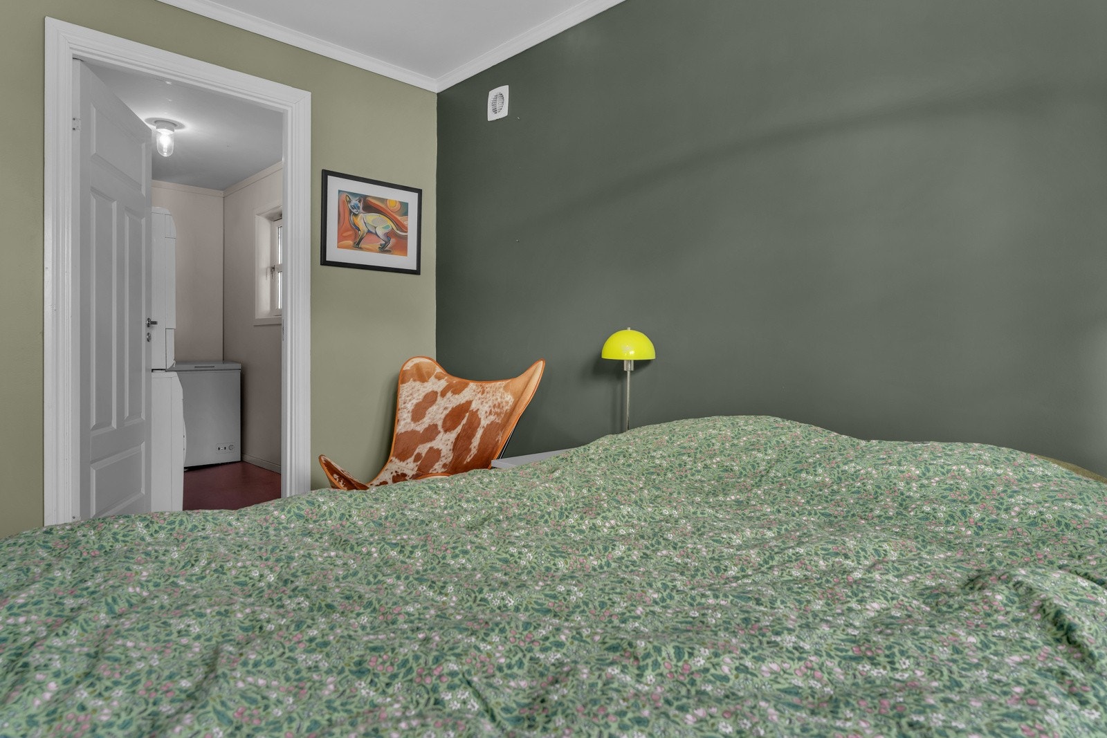 Fra soverom II er det direkte adkomst til bod som i dag blir brukt til vaskerom/wc (ikke godkjent som dette). Galleribilde