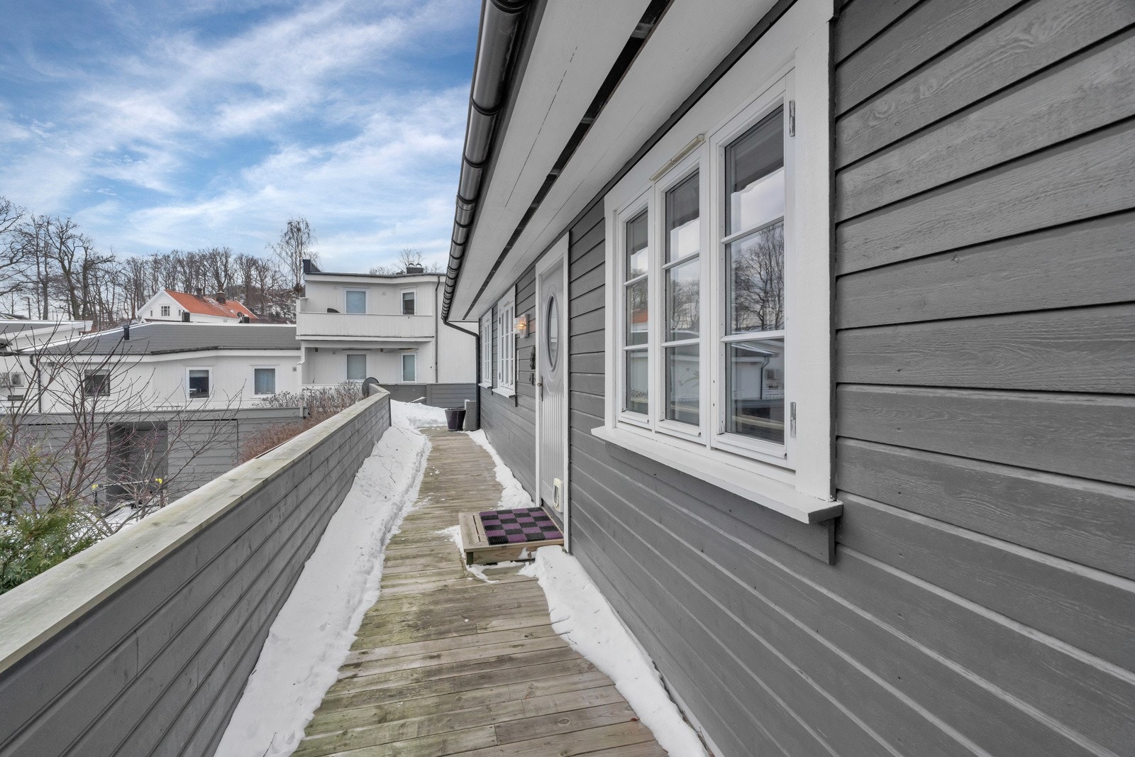 Inngangsparti med plass til kafèsett m.m Galleribilde