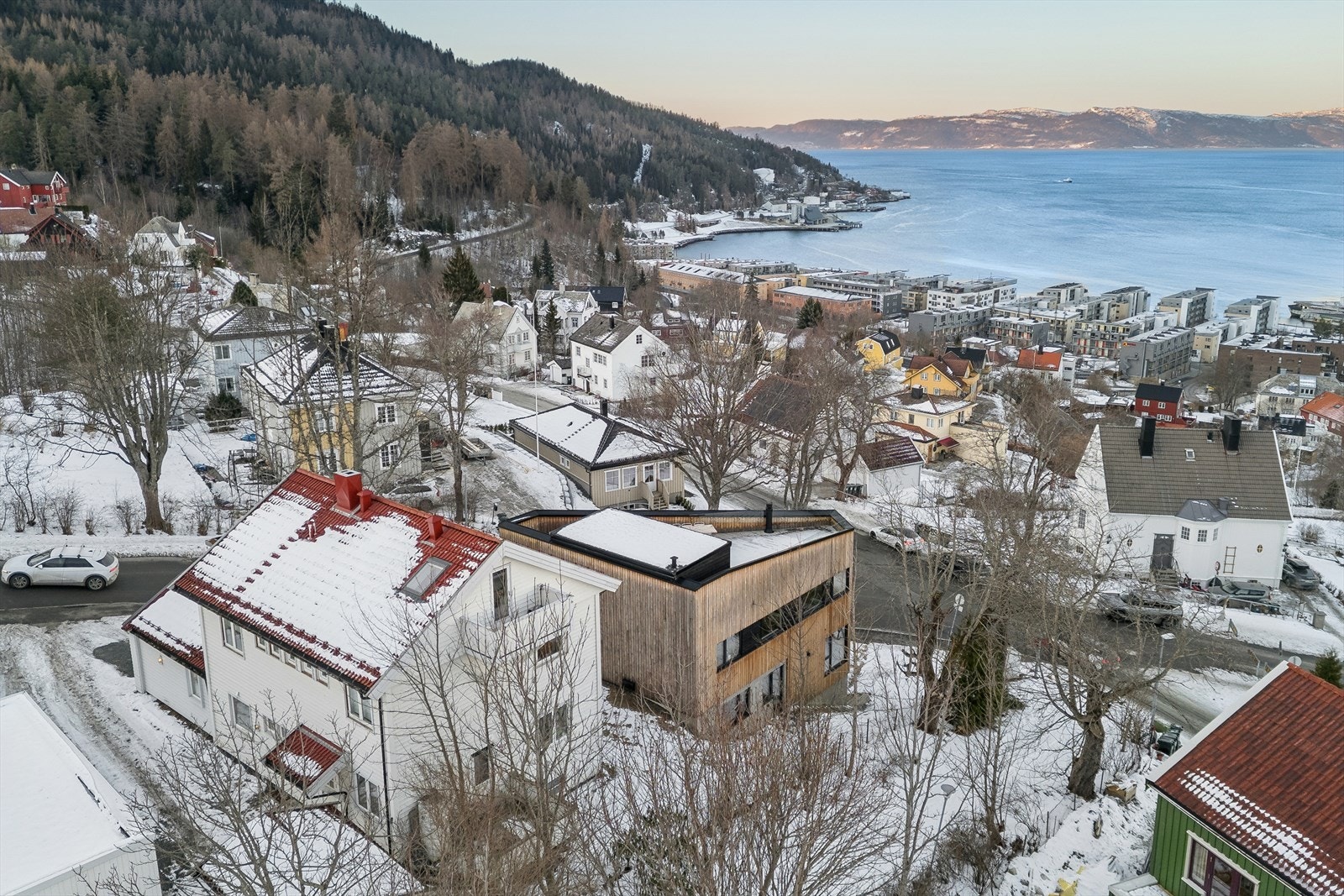 Det er kort vei til både marka og fjorden. Galleribilde