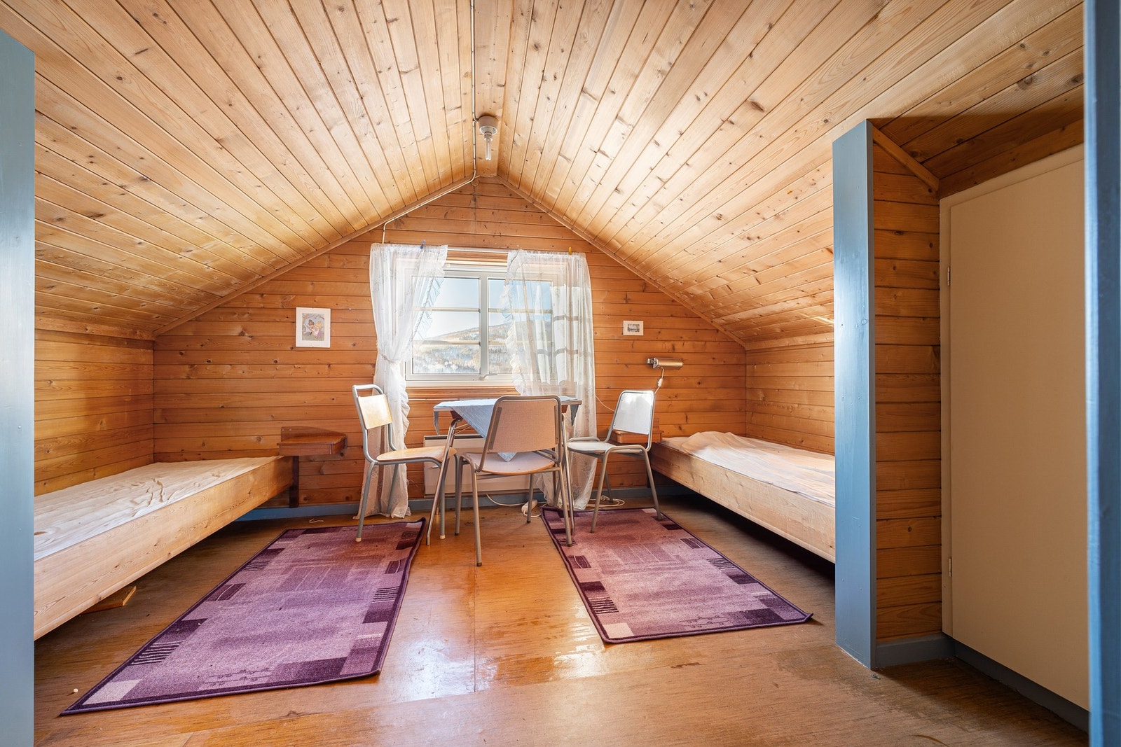 På loft er det etablert ytterligere to soverom - her er det rikelig plass til å ha overnattingsgjester Galleribilde