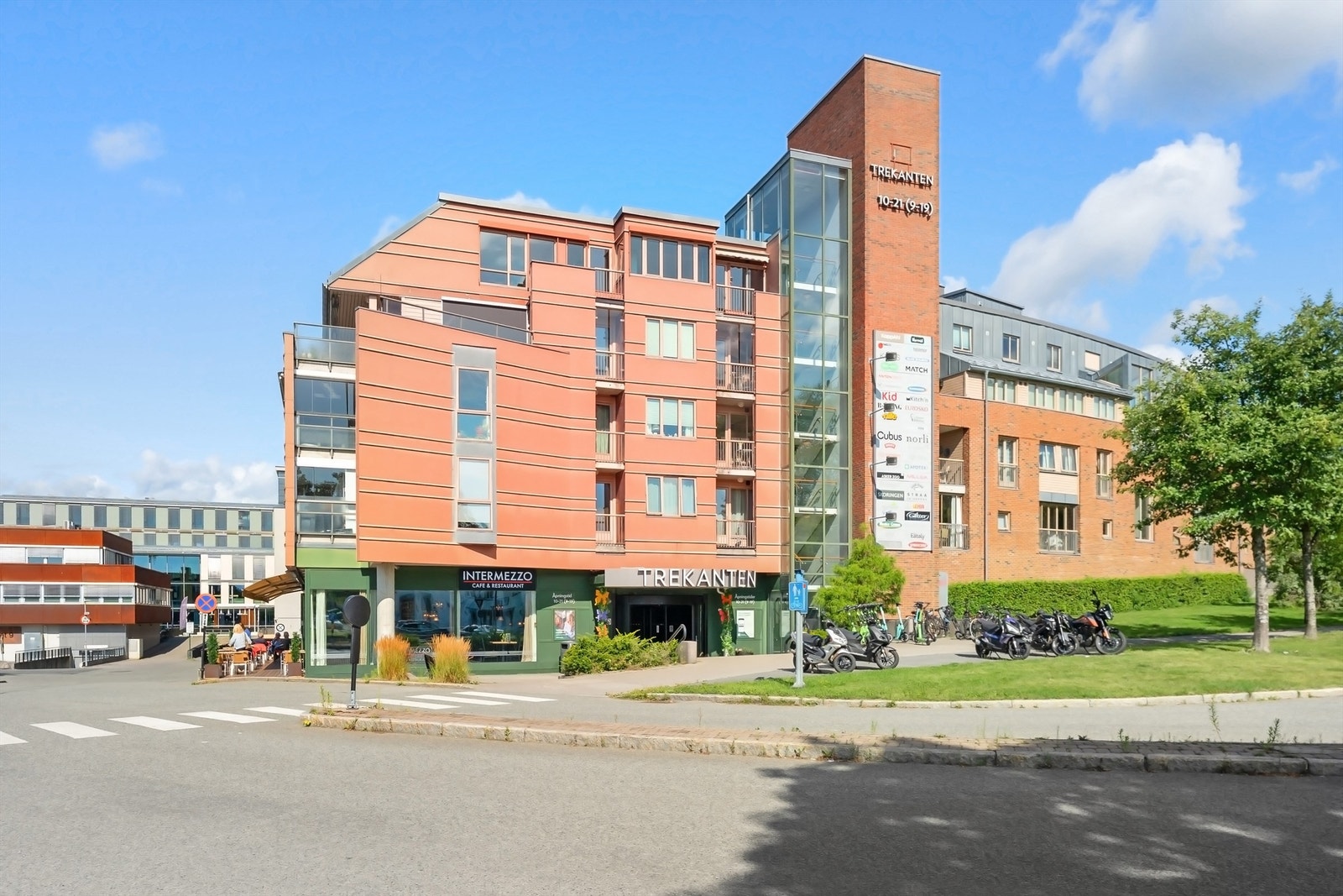 Områdebilde - Trekanten senter er et populært tilbud med en rekke forskjellige butikker. Her finner du også den nyåpnede Mathallen med spennende smaker Galleribilde