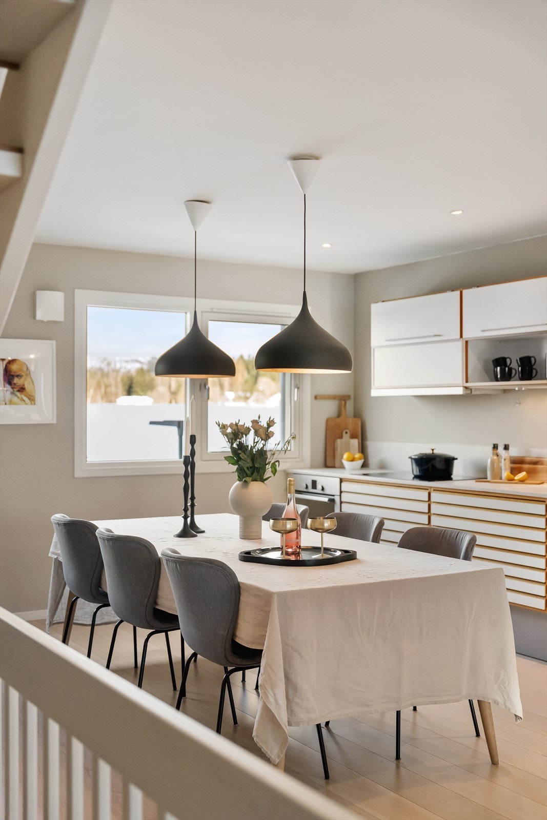 Huset er malt i delikate og tidsriktige farger, hvor det er lett å trives Galleribilde