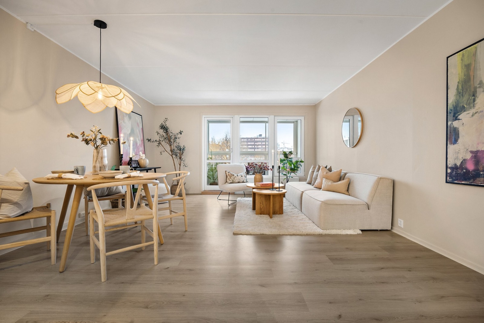 Det leveres fiber/internett fra Telia. 1000/1000 hastighet. Galleribilde