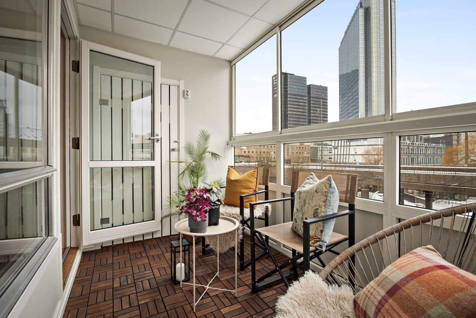 Den innglassede balkongen fremheves som lun og koselig. Galleribilde