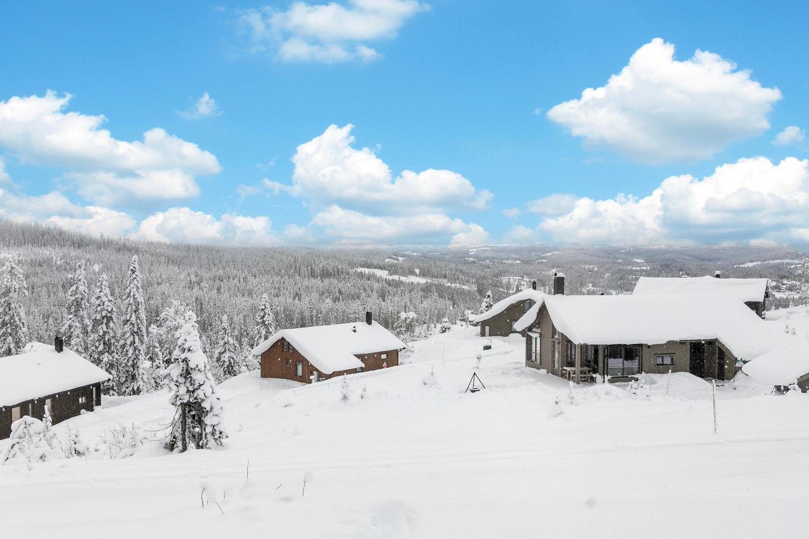 Området består i all hovedsak av nyere fritidsboliger med gode muligheter for friluftsliv sommer og vinter. Galleribilde