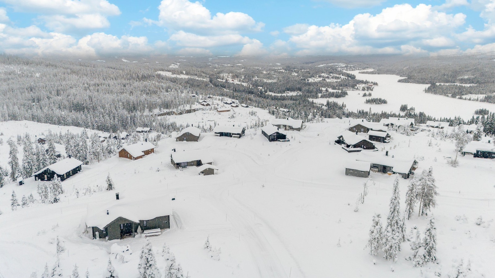 Rett utenfor døra finner du preparerte skiløyper i alle retninger. Galleribilde