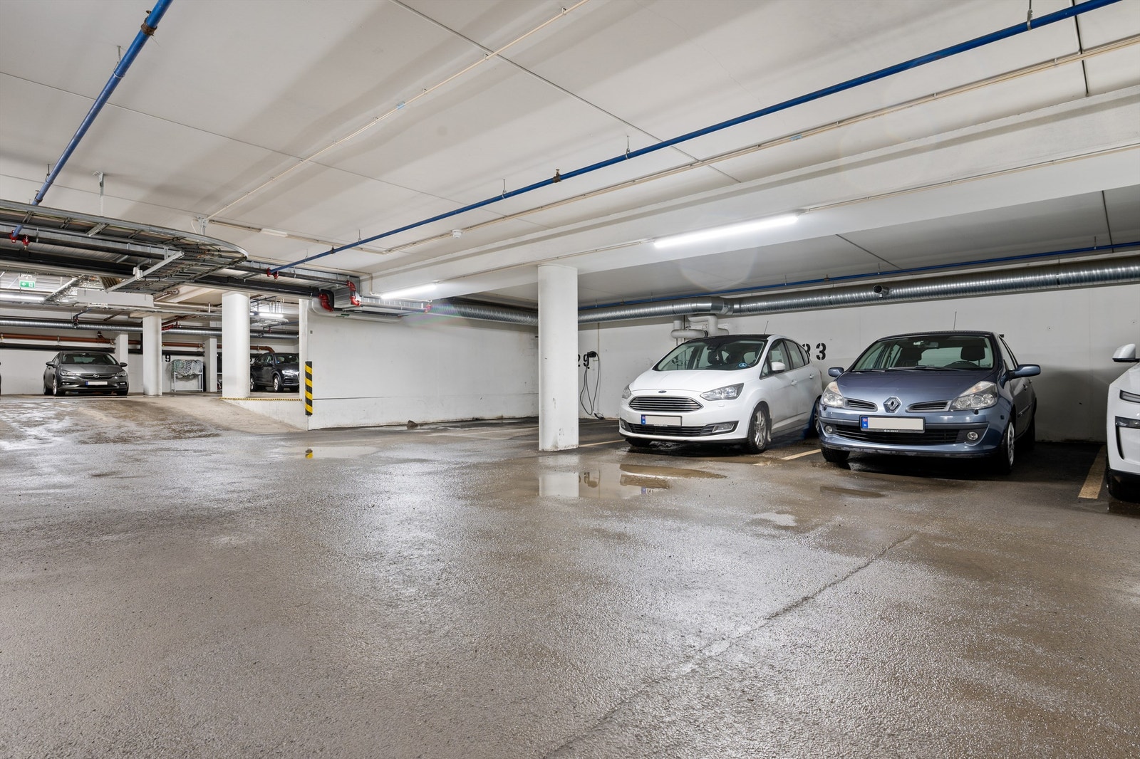 Leiligheten disponerer en garasjeplass i sameiets felles garasjeanlegg. Galleribilde