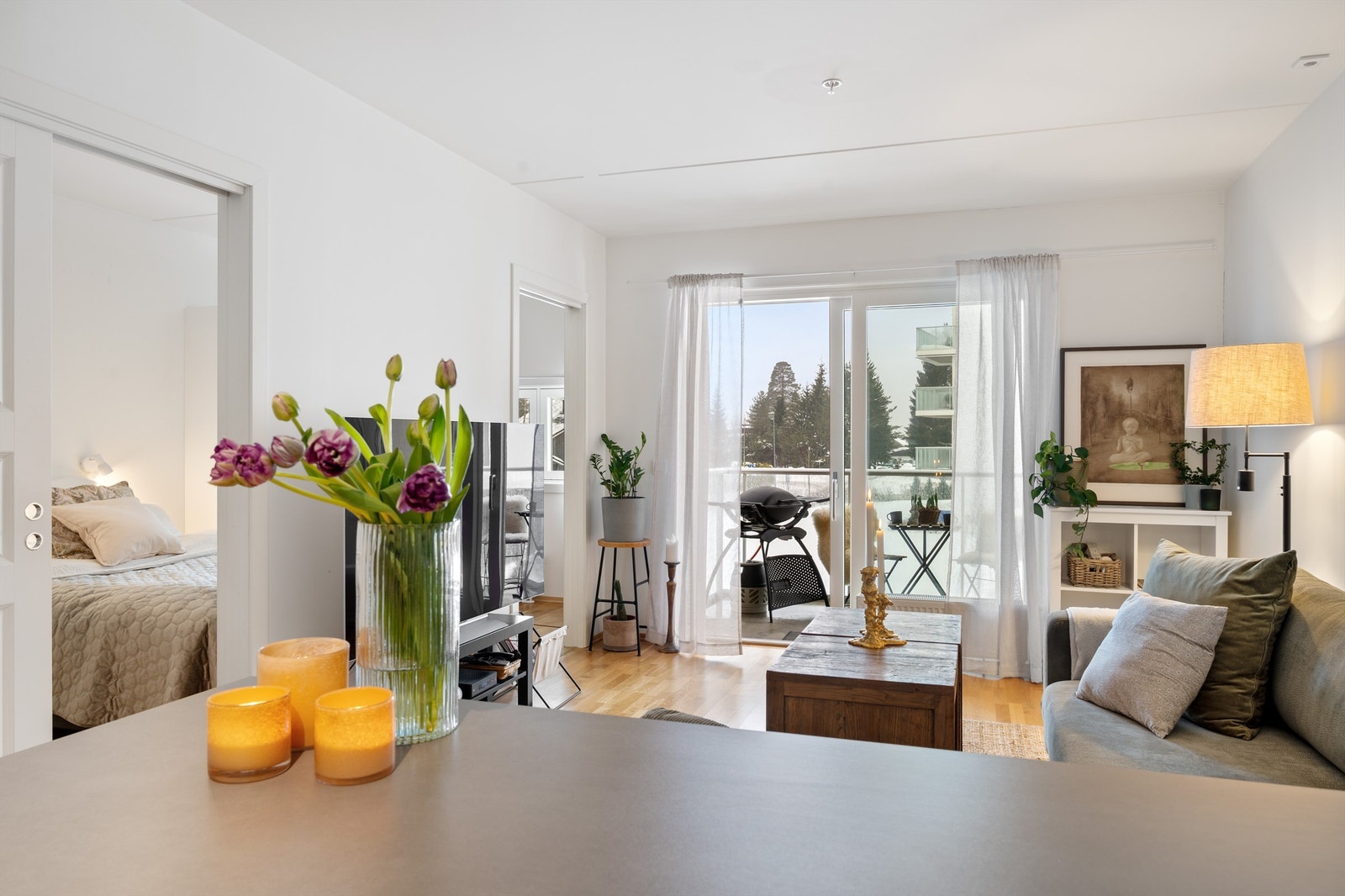 Praktisk planløsning med åpen kjøkken og stue løsning Galleribilde