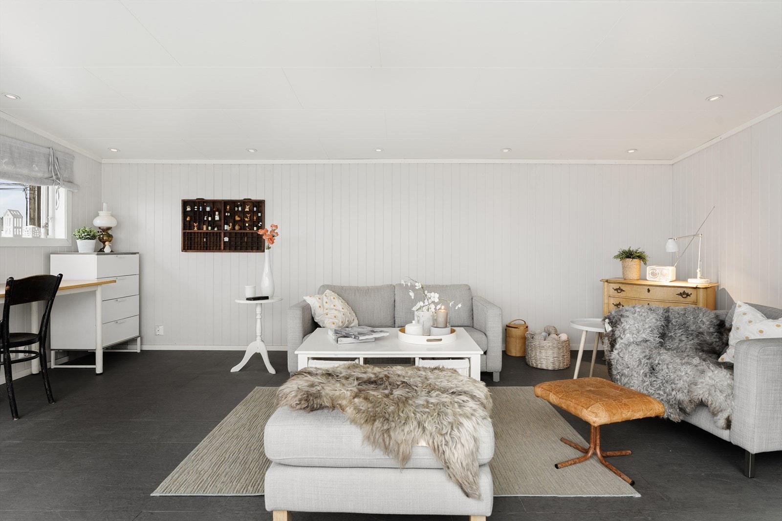 Skjermet og hyggelig uterom med god plass til sittegruppe. Galleribilde