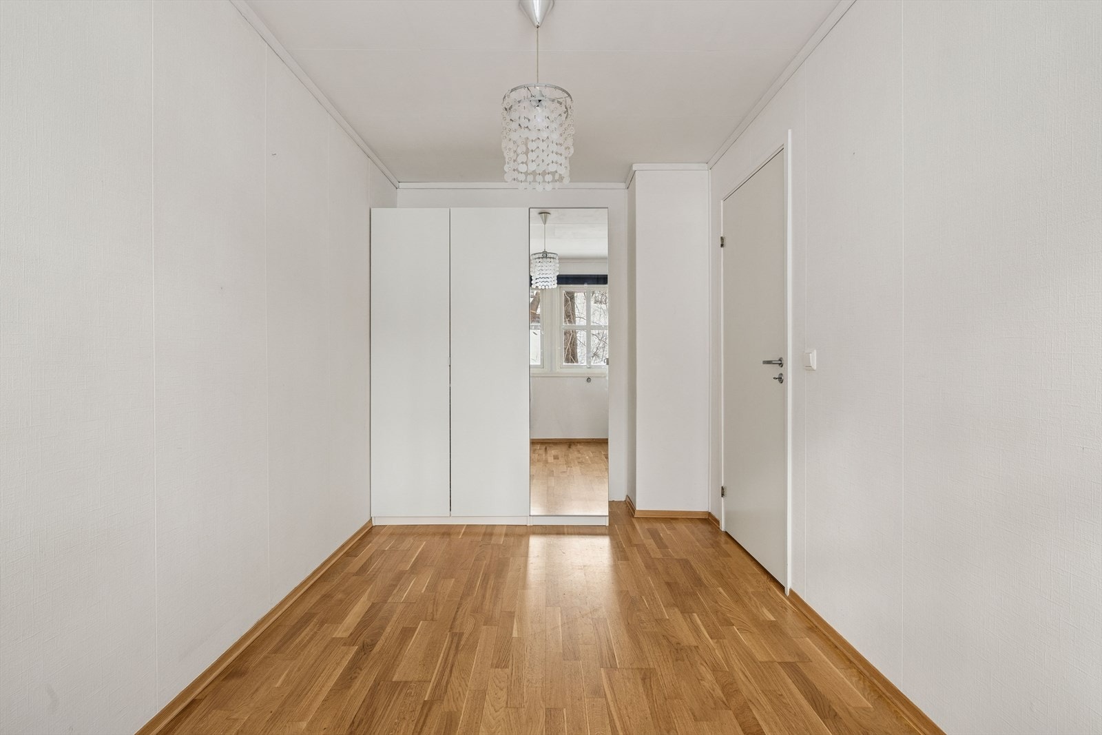 Soverommet er romslig med god skapplass. Galleribilde