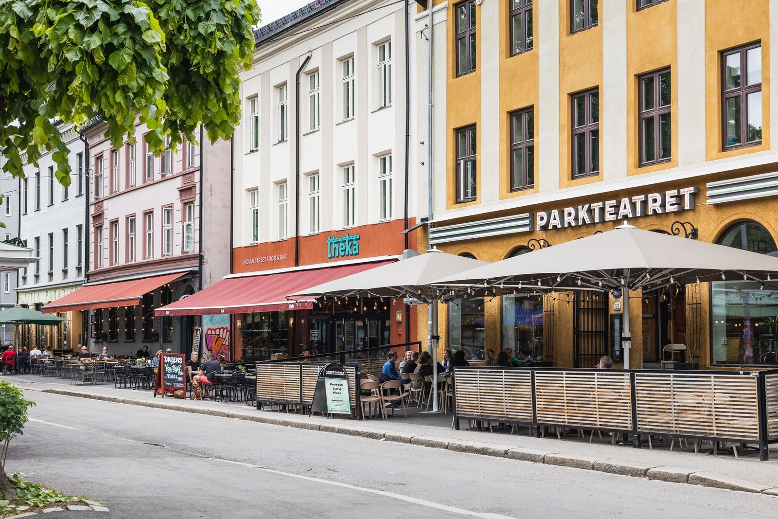 Videre ned langs Grünerløkka er Parkteatret ved Olaf Ryes plass m.m. Galleribilde