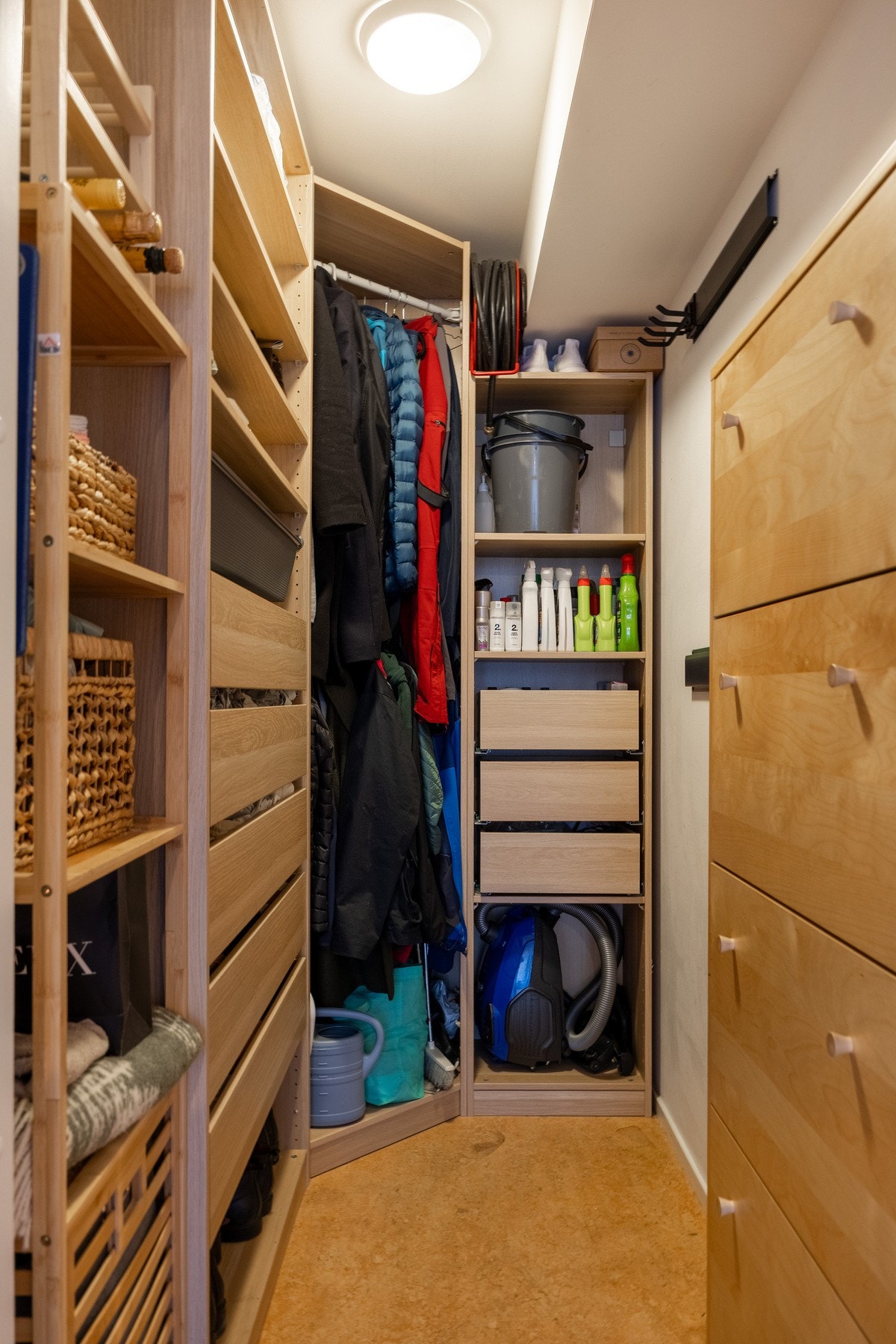 Stor innvendig bod for ekstra oppbevaring. Galleribilde