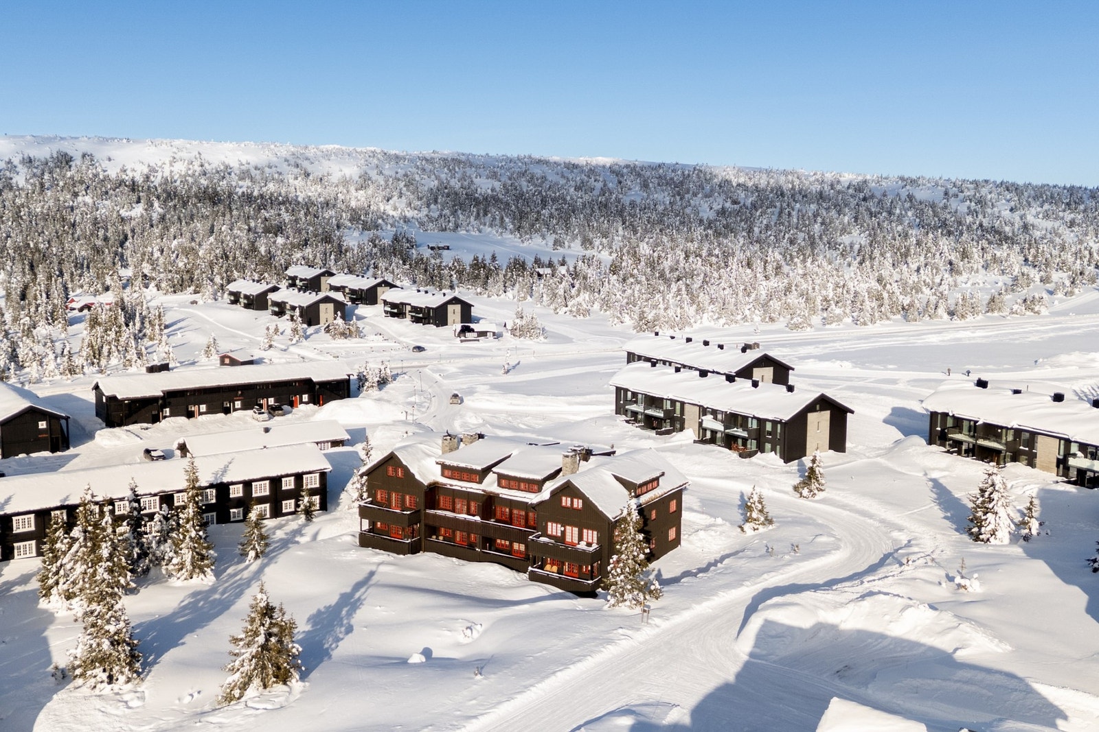 Området består av fritidsboliger samt IIsetra med fasiliteter som restaurant, bar og basseng. Galleribilde