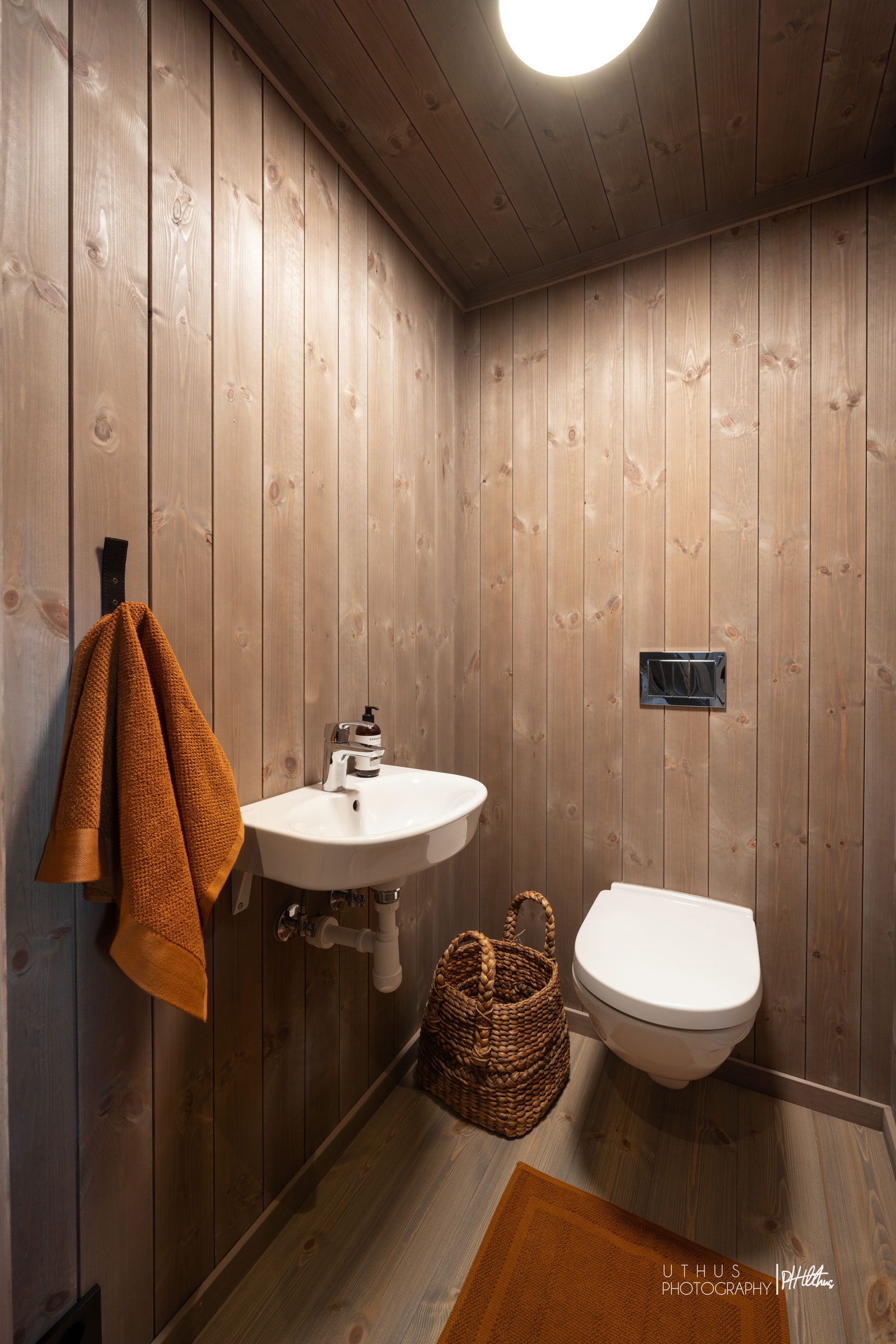 Separat toalett ifm. entréen Galleribilde