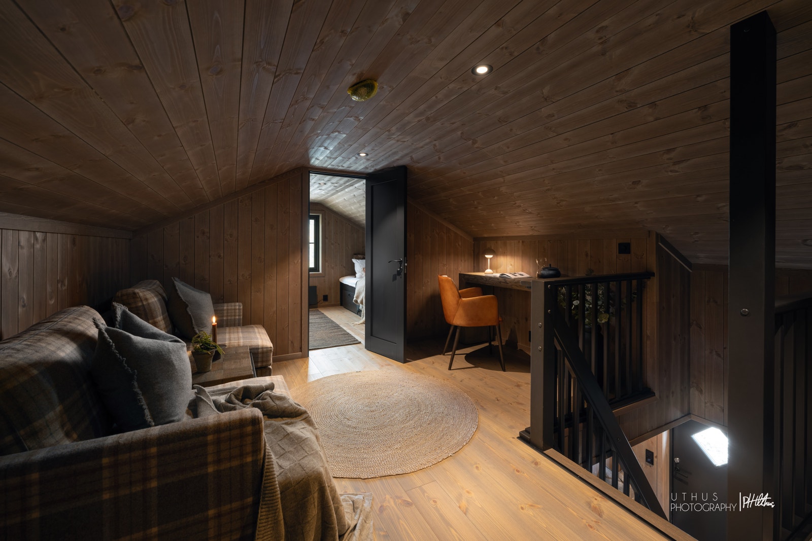 Hemsstuen er romslig og her er det plass til større sofa om ønskelig Galleribilde