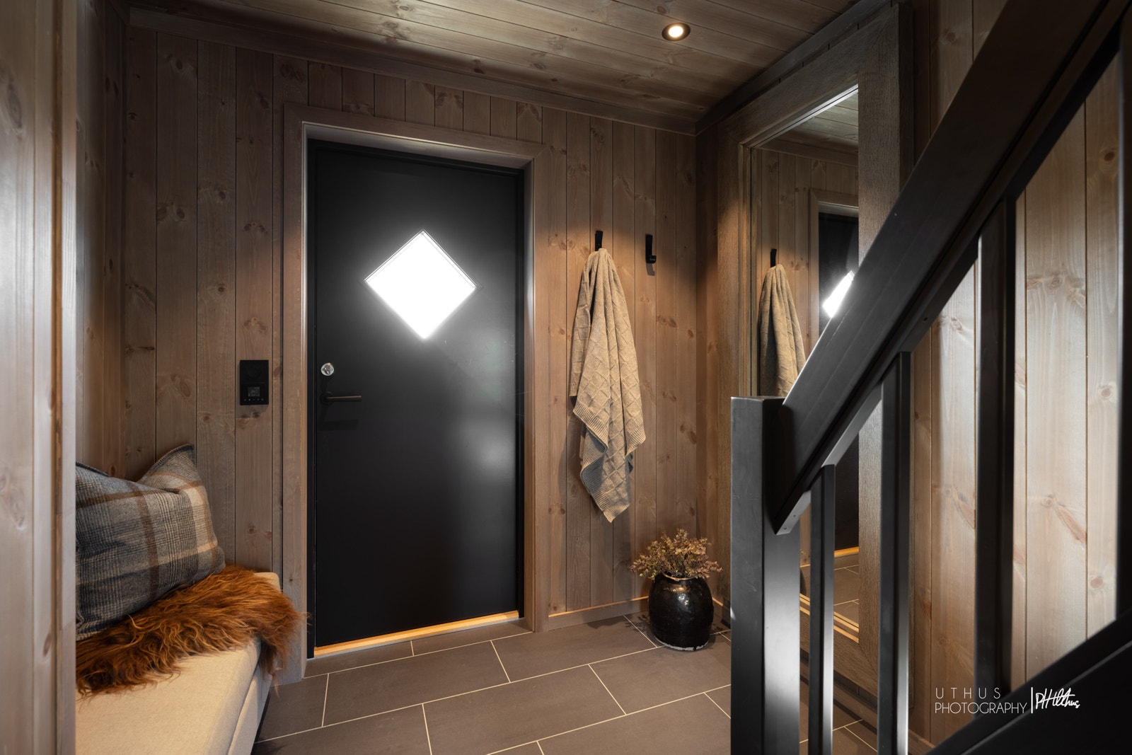 Romslig entré som gir en varm velkomst inn! Galleribilde