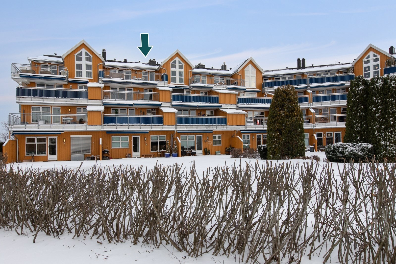 Askheim fremstår som et meget attraktivt sameie med sentral beliggenhet i Ask/Gjerdrum, hvor butikker, servicetilbud og kollektivtransport er lett tilgjengelig i gangavstand. Galleribilde