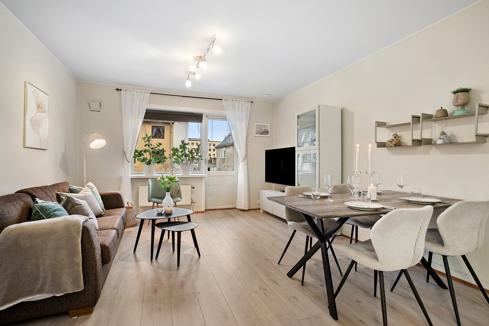 Velkommen til Jernbanegata 10! Foto: Lars Boyesen/Diakrit Galleribilde