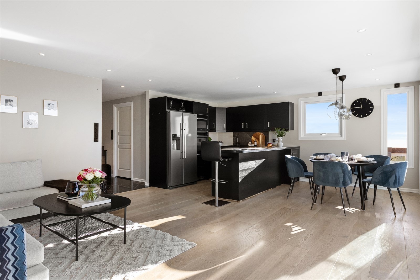 Boligen byr på en funksjonell og godt utnyttet planløsning, kombinert med en jevnt god standard i alle rom Galleribilde