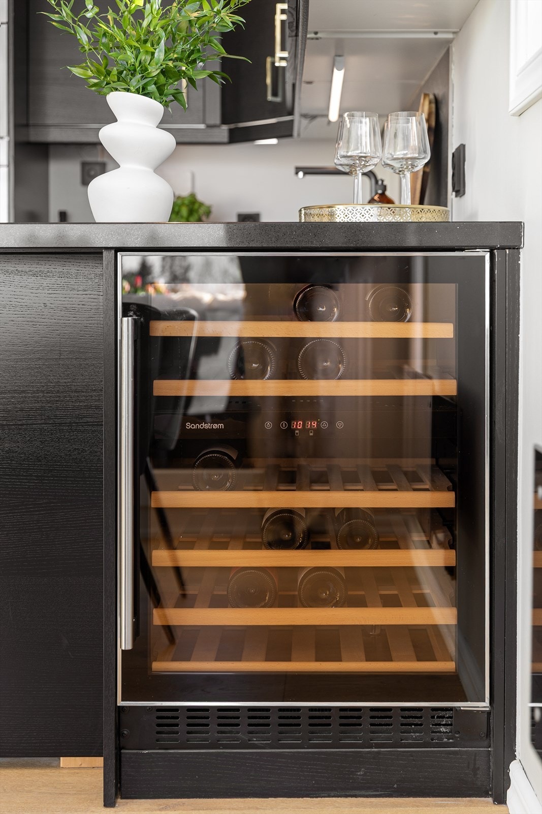 Lekkert vinskap fra Sandstrøm kommer godt med når man skal underholde gjester Galleribilde