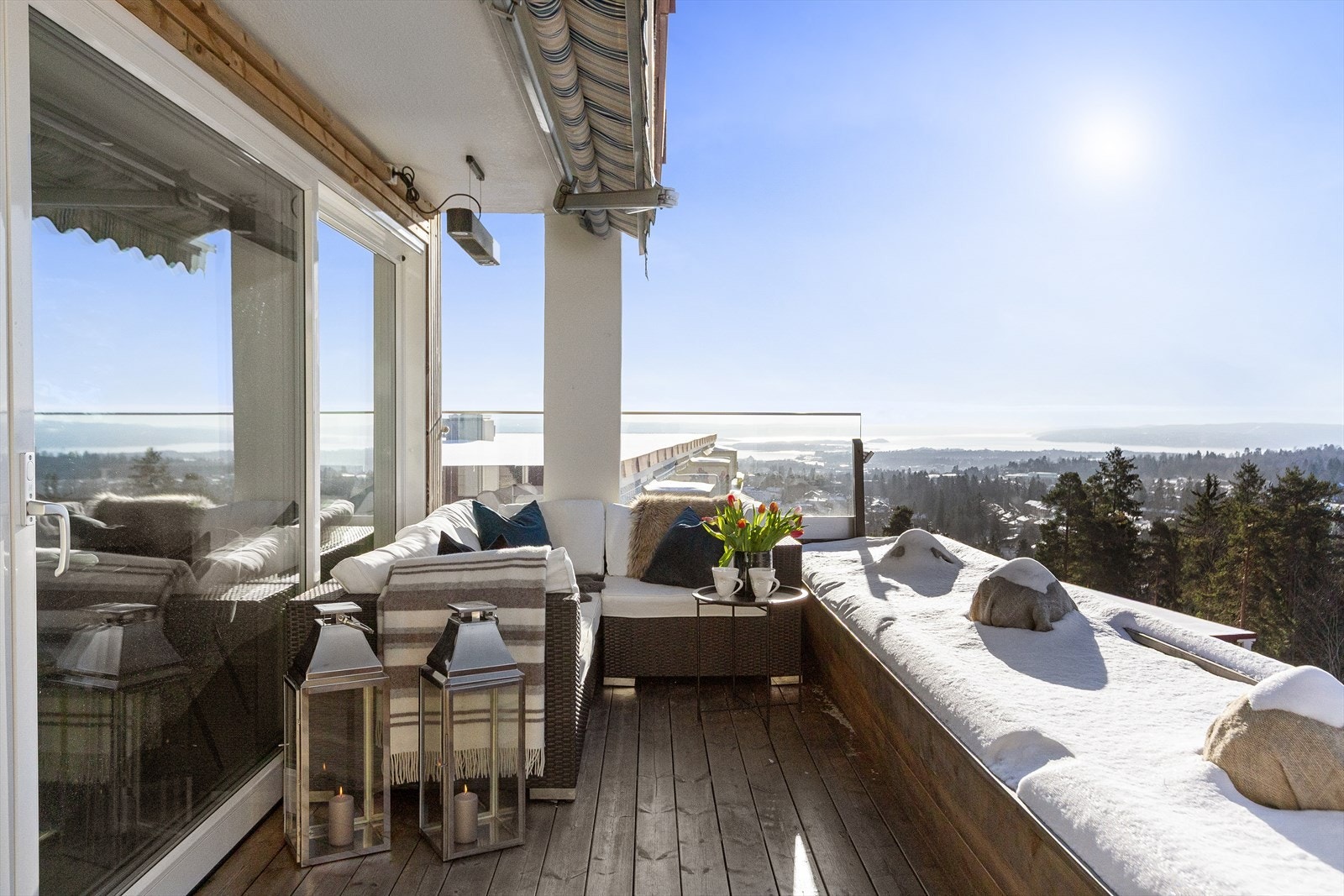 Fra boligen har man panoramautsikt mot Oslo by, fjorden og Holmenkollen Galleribilde