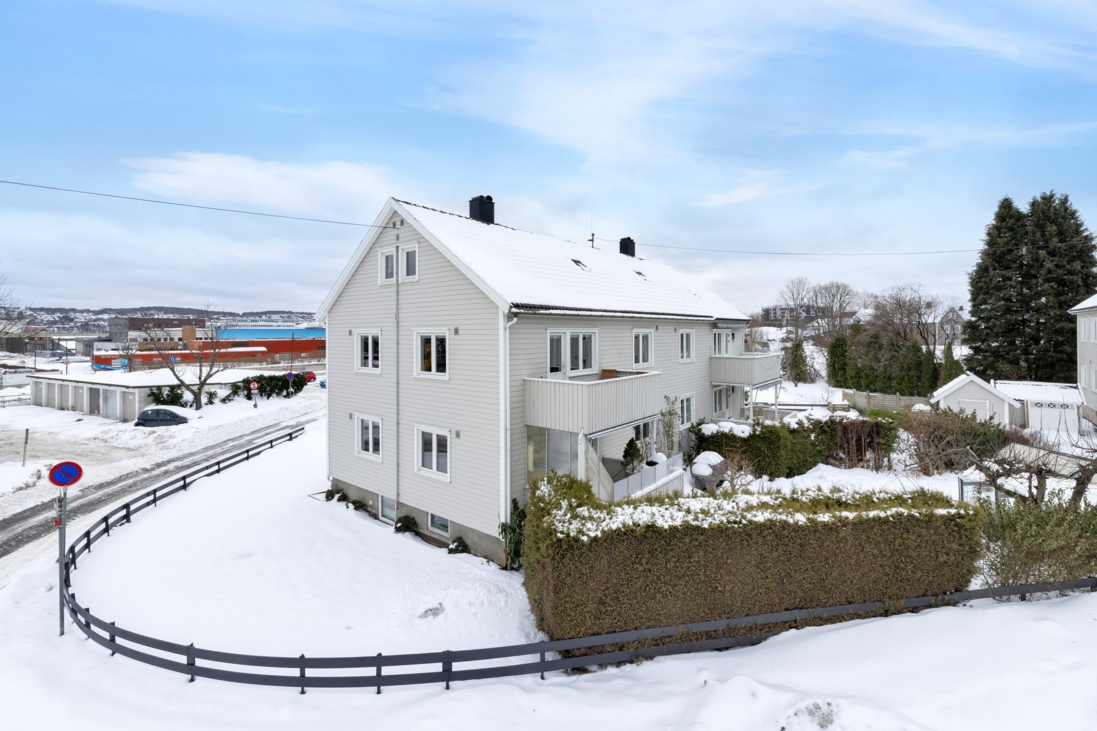 Velkommen til Idunveien 6 presentert av Eiendomsmegler Norge v/Gro Lillian Netland Hulløen! Galleribilde