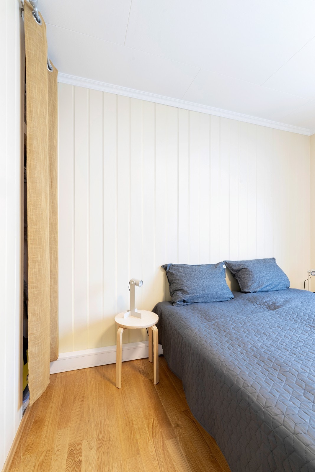 Garderobe/bod på soverom Galleribilde