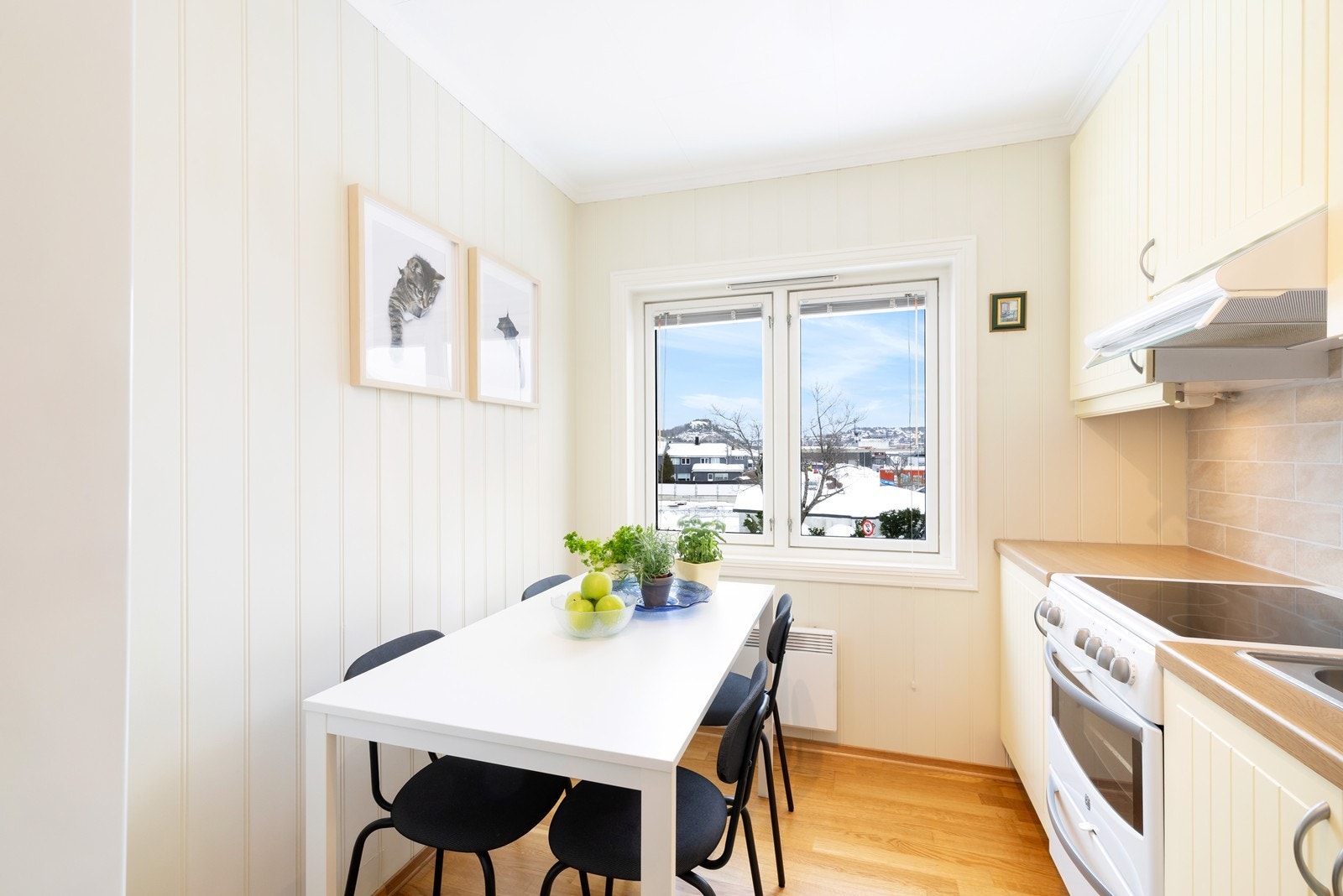 Trivelig med spiseplass på kjøkken Galleribilde