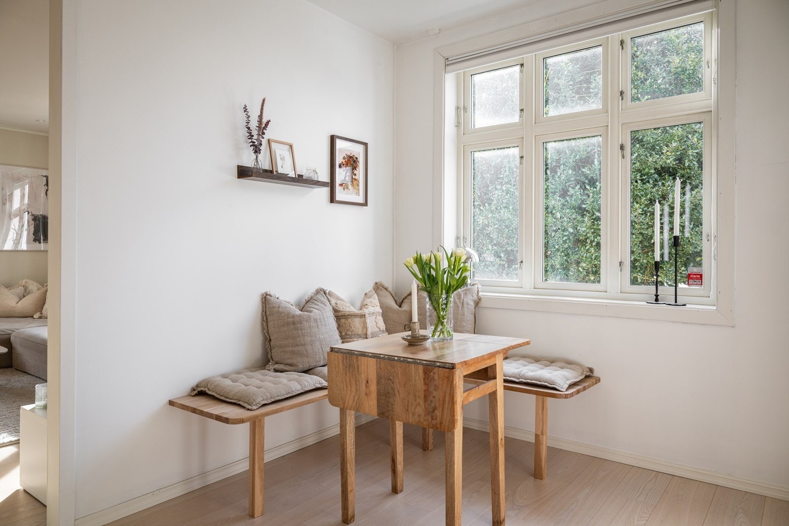 Plass til koselig sittegruppe på kjøkkenet. Galleribilde