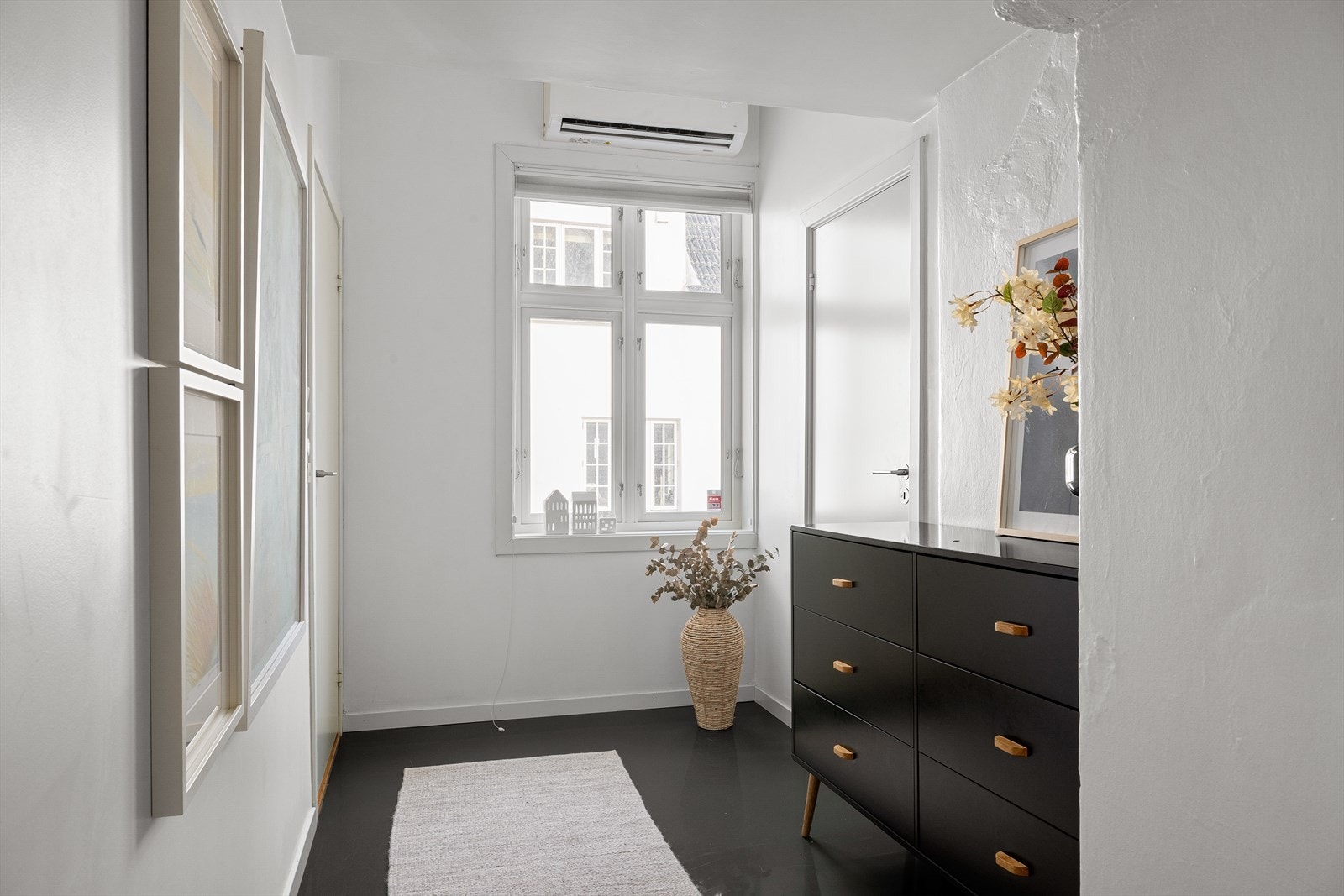 I gangen er det montert varmepumpe. Galleribilde