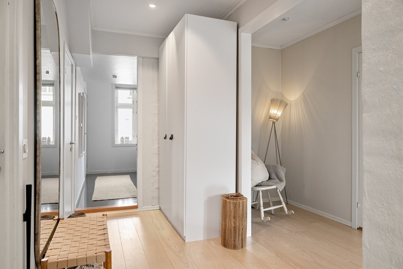 Entréen er romslig og innbydende, og gir et svært godt førsteinntrykk. Galleribilde