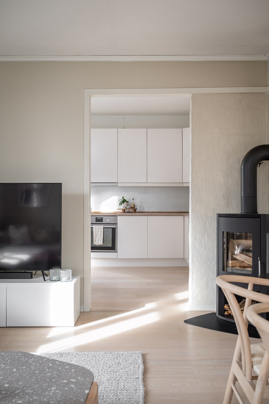 Kjøkkenet ligger adskilt fra stuen. Galleribilde