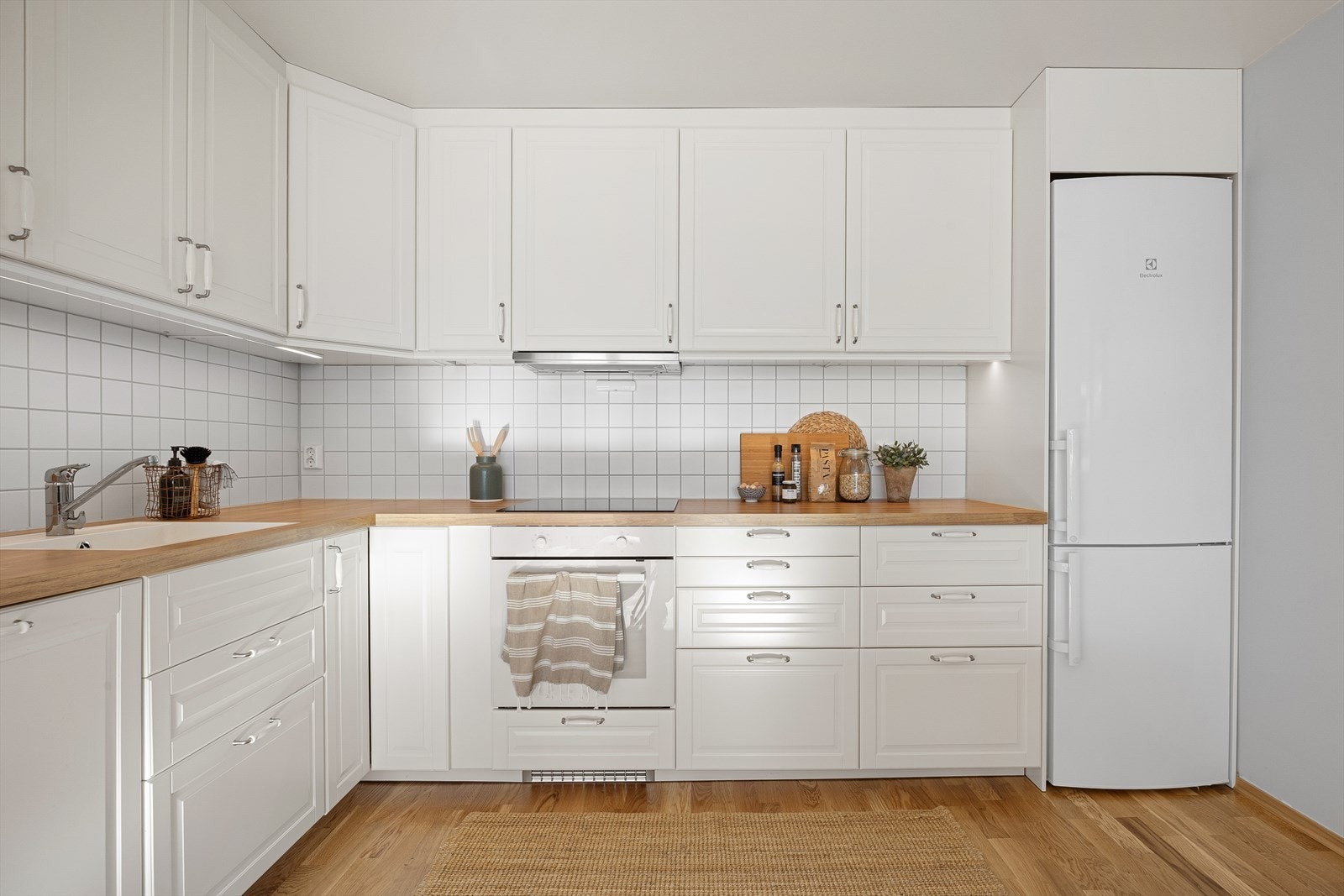 Innredningen sikrer god arbeidsflyt og oppbevaringsplass Galleribilde